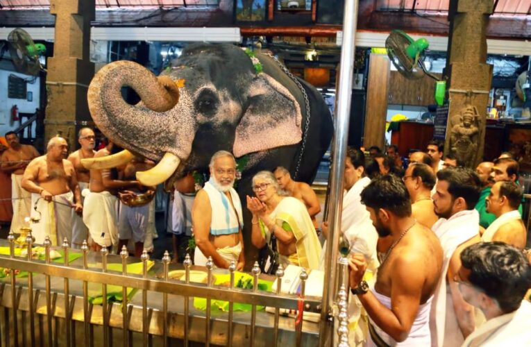 ആനയെ പ്രതീകാത്മകമായി നടയിരുത്തി