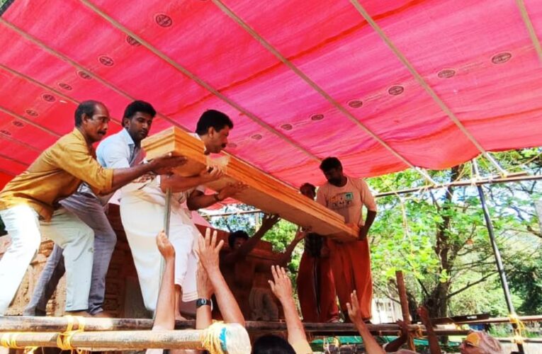 ആനക്കോട്ട ക്ഷേത്രത്തില്‍ ഉത്തരം വയ്പ്