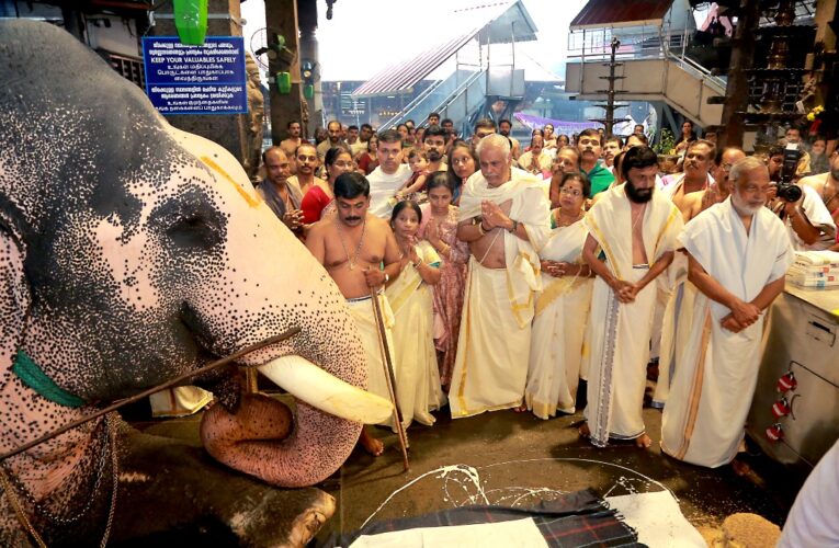 ആനയെ പ്രതീകാത്മകമായി നടയിരുത്തി