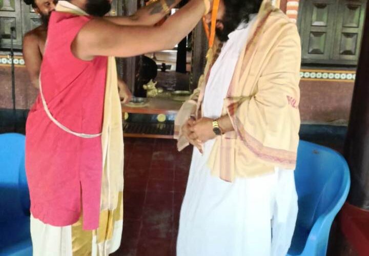 Maunayogi Swami Harinarayanan  honored